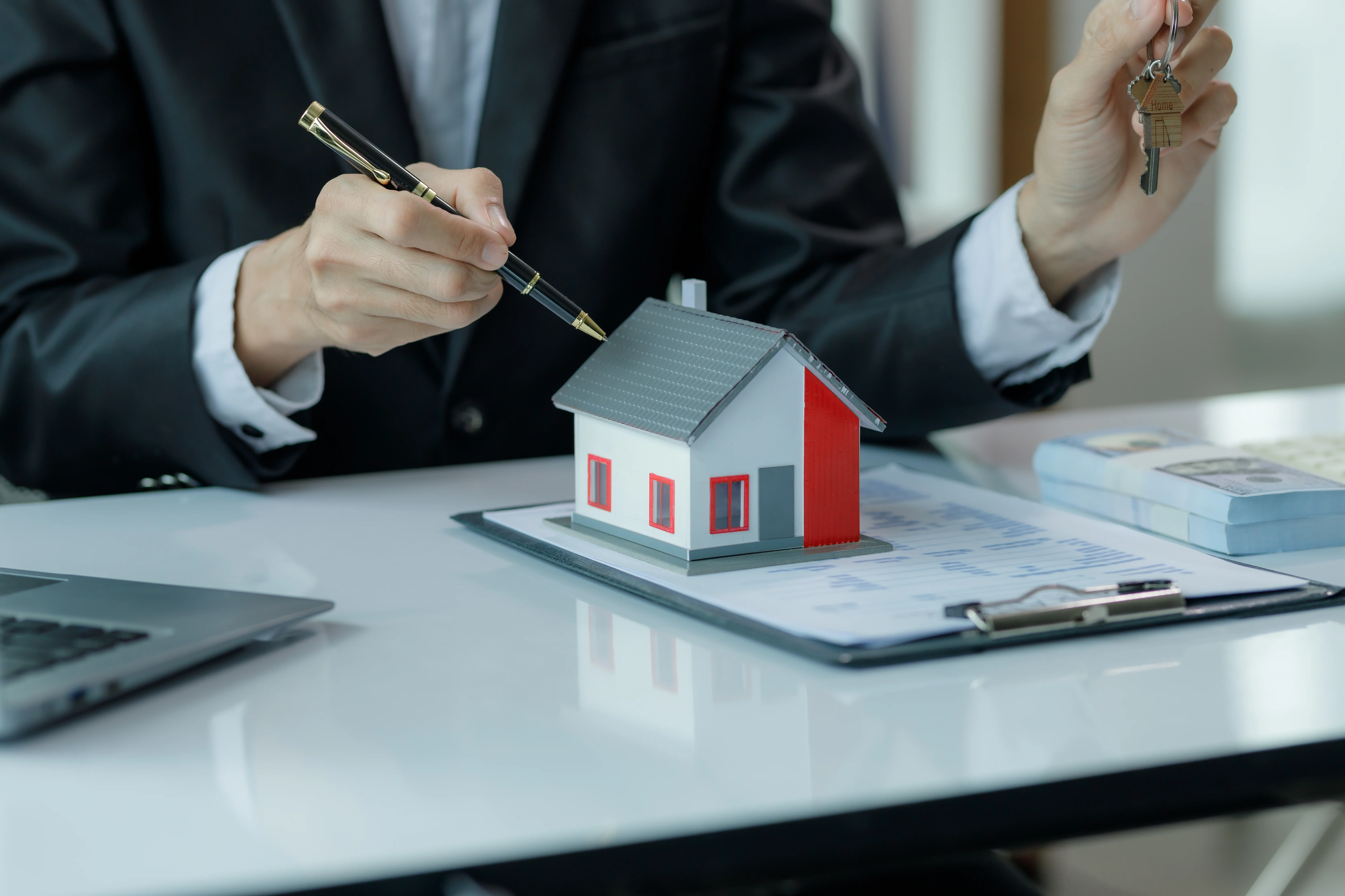 Prüfung der Immobilie: Zustand und Dokumentation überprüfen