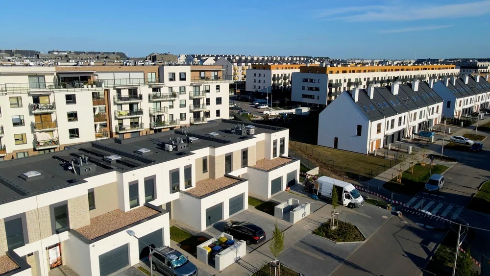 Modernes Einfamilienhaus in grüner Vorstadt