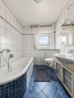 Badezimmer - Werz Immobilien - Großzügiges Zweifamilienhaus mit malerischer Aussicht