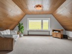 Wohnzimmer DG - Werz Immobilien - Großzügiges Zweifamilienhaus mit malerischer Aussicht