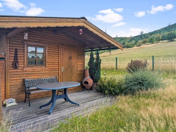 Großzügiges Zweifamilienhaus mit malerischer Aussicht - Gartenhäuschen - Werz immobilien (35638)