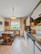 Küche - Werz Immobilien - Großzügiges Zweifamilienhaus mit malerischer Aussicht