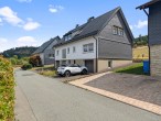 Außenansicht - Werz Immobilien - Großzügiges Zweifamilienhaus mit malerischer Aussicht
