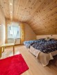 Schlafzimmer DG - Werz Immobilien - Großzügiges Zweifamilienhaus mit malerischer Aussicht