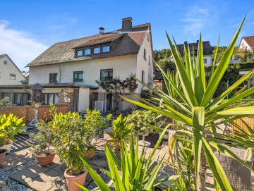 Zweifamilienhaus mit Gaststätte, 35216 Biedenkopf, Zweifamilienhaus