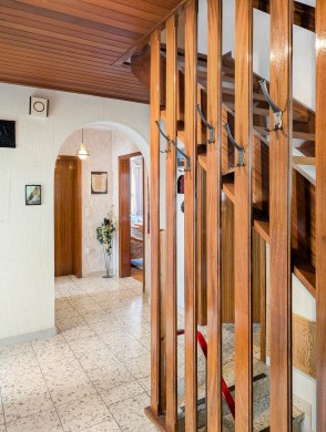 Traumhafte Aussicht inklusive: Attraktives Einfamilienhaus mit Einliegerwohnung & idyllischem Garten - Flur EG - Werz Immobilien (25157)