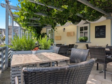 Etabliertes Restaurant mit Wohneinheit in Top-Lage zu verkaufen - Terrasse - Werz Immobilien (34248)