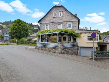 Etabliertes Restaurant mit Wohneinheit in Top-Lage zu verkaufen - Außenansicht - Werz Immobilien (34249)