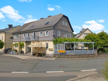 Etabliertes Restaurant mit Wohneinheit in Top-Lage zu verkaufen - Außenansicht - Werz Immobilien (34246)