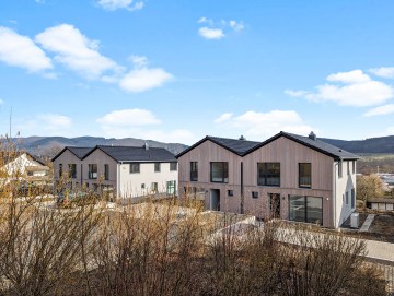 Attraktives Immobilienportfolio mit 3 EFH, 4 DHH und 1 MFH - Titelbild - Werz Immobilien (27147)