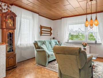 Pferdehalter aufgepasst – gepflegtes Einfamilienhaus in idyllischer Ortsrandlage mit Weideoption - Wohnzimmer - Werz Immobilien (35653)