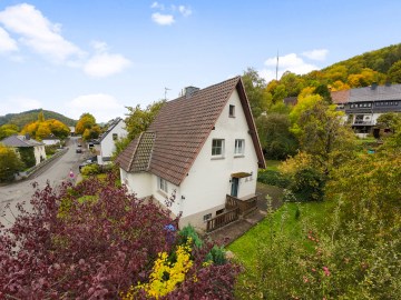 Einfamilienhaus in Biedenkopf - Außenansicht - Werz Immobilien (25239)