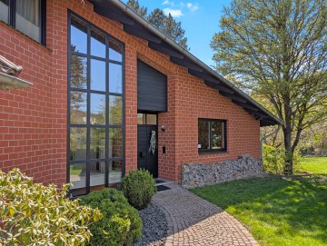 Architektenhaus mit Innen-Pool, Sauna und Einliegerwohnung - Impressionen - Werz Immobilien (34132)