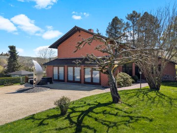 Architektenhaus mit Innen-Pool, Sauna und Einliegerwohnung - Impressionen - Werz Immobilien (34131)