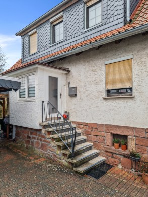 Einfamilienhaus mit Platz für die ganze Familie! - Eingang - Werz Immobilien (25962)