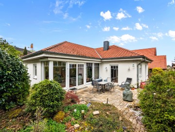 Bungalow mit märchenhaftem Garten, 35759 Driedorf, Einfamilienhaus