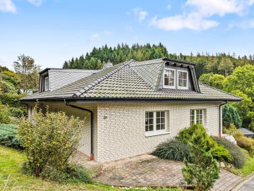 VERKAUFT – Einfamilienhaus mit Kamin, Terrasse und Waldrandlage., 57334 Bad Laasphe, Einfamilienhaus