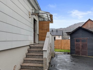 Schnäppchenhaus für Handwerker!!! - Hauseingang (26646)