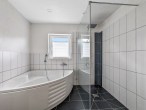 Badewanne und Dusche - Ferienhaus im Feriengebiet von Bromskirchen