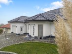 Eingangsbereich - Werz Immobilien - Einfamilienhaus mit Einliegerwohnung im Souterrain, Pelletofen, Garage und weitere Features!