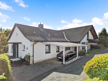 Einfamilienhaus mit Einliegerwohnung, Partykeller und Traumgarten, 57334 Bad Laasphe, Einfamilienhaus