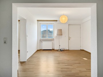 Landhaus-Flair in Bestlage: Einzigartiges Einfamilienhaus mit Einliegerwohnung und Panoramaaussicht - Einliegerwohnung Wohnbereich  - Werz Immobilien- (27678)