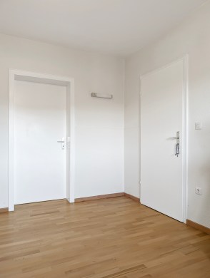 Landhaus-Flair in Bestlage: Einzigartiges Einfamilienhaus mit Einliegerwohnung und Panoramaaussicht - Einliegerwohnung Schlafzimmer - Werz Immobilien (27680)