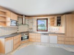 Küche EG - Werz Immobilien - Wohnkomfort mit viel Platz für die ganze Familie trifft Gartenidylle