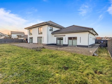 Provisionsfrei! Exquisites Zweifamilienhaus in Frankenberg - Impressionen - Werz Immobilien (34008)