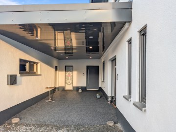 Provisionsfrei! Exquisites Zweifamilienhaus in Frankenberg - Eingangsbereich - Werz Immobilien (34014)