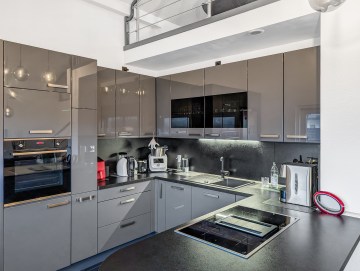 Provisionsfrei! Exquisites Zweifamilienhaus in Frankenberg - Haus 2 Küche - Werz Immobilien (34026)