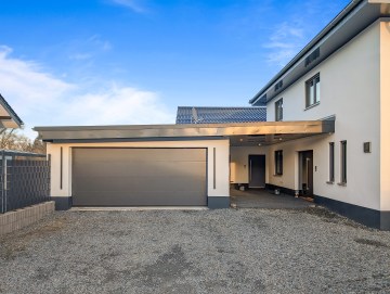 Provisionsfrei! Exquisites Zweifamilienhaus in Frankenberg - Doppelgarage - Werz Immobilien (34012)