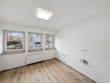 Lichtdurchflutete, frisch renovierte 5 – Zimmer – Wohnung im Herzen von Bad Laasphe - Küche - Werz Immobilien (34182)