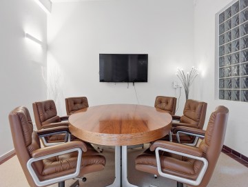 Voll möbliertes Büro in repräsentativem Co-Working Space – zentral in Biedenkopf - Konferenzraum 2- Werz Immobilien (31265)