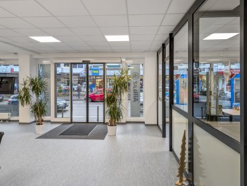 Kernsaniertes Wohn-/Gewerbeensemble in A-Lage - Gewerbeeinheit 1 - Werz Immobilien (26328)