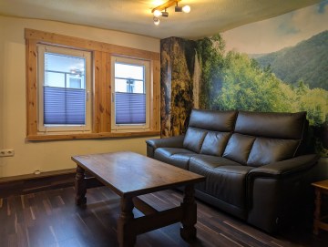 Erstbezug nach Sanierung! Historisches Fachwerkhaus mit Ladenlokal in zentraler Lage - Wohnzimmer 1. OG - Werz Immobilien (25118)