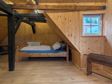 Erstbezug nach Sanierung! Historisches Fachwerkhaus mit Ladenlokal in zentraler Lage - Dachboden Schlafzimmer - Werz Immobilien (25128)