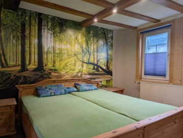 Erstbezug nach Sanierung! Historisches Fachwerkhaus mit Ladenlokal in zentraler Lage - Schlafzimmer - Werz Immobilien (25121)