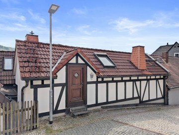 Charmantes Fachwerkhaus mit modernem Wohnkomfort im Herzen von Biedenkopf - Rückseite - Werz Immobilien (24335)