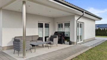 Stilvoller, barrierefreier Wohntraum – Bungalow: modern, lichtdurchflutet & vollmöbliert - Terrasse - Werz Immobilien (27492)