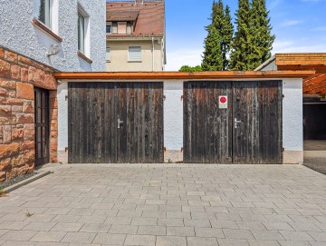 Renditestarke Kapitalanlage – voll vermietetes, attraktives Mehrfamilienhaus in beliebter Wohnlage - Doppelgarage - Werz Immobilien (31005)