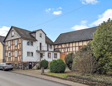 Sanierungsbedürftiges EFH mit Scheune, 35232 Dautphetal, Haus