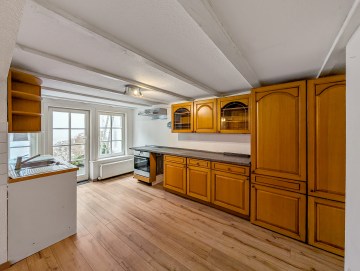 Liebevoll gepflegtes Fachwerkhaus mit modernem Wohnkomfort in ländlicher Idylle - Küche - Werz Immobilien (26375)