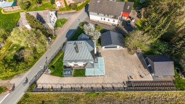 Exklusives Wohnerlebnis: Bahnhofsanwesen- modernisiert, in idyllischer Lage - Impressionen - Werz Immobilien (25649)