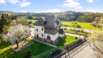 Exklusives Wohnerlebnis: Bahnhofsanwesen- modernisiert, in idyllischer Lage - Impressionen - Werz Immobilien (25647)