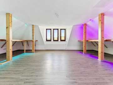 Exklusives Wohnerlebnis: Bahnhofsanwesen- modernisiert, in idyllischer Lage - Impressionen - Werz Immobilien (25658)